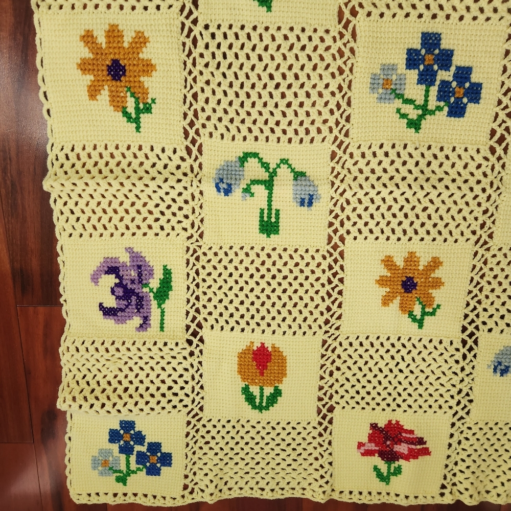 Vintage Crochet Afghan Flower Garden Sofa Spring Throw Blanket - Picture 3 of 9